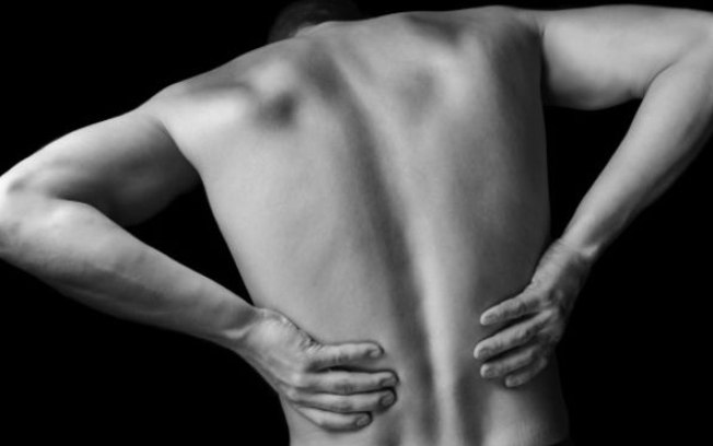 Sofre com dores nas costas? O problema pode ser maior que isso; entenda